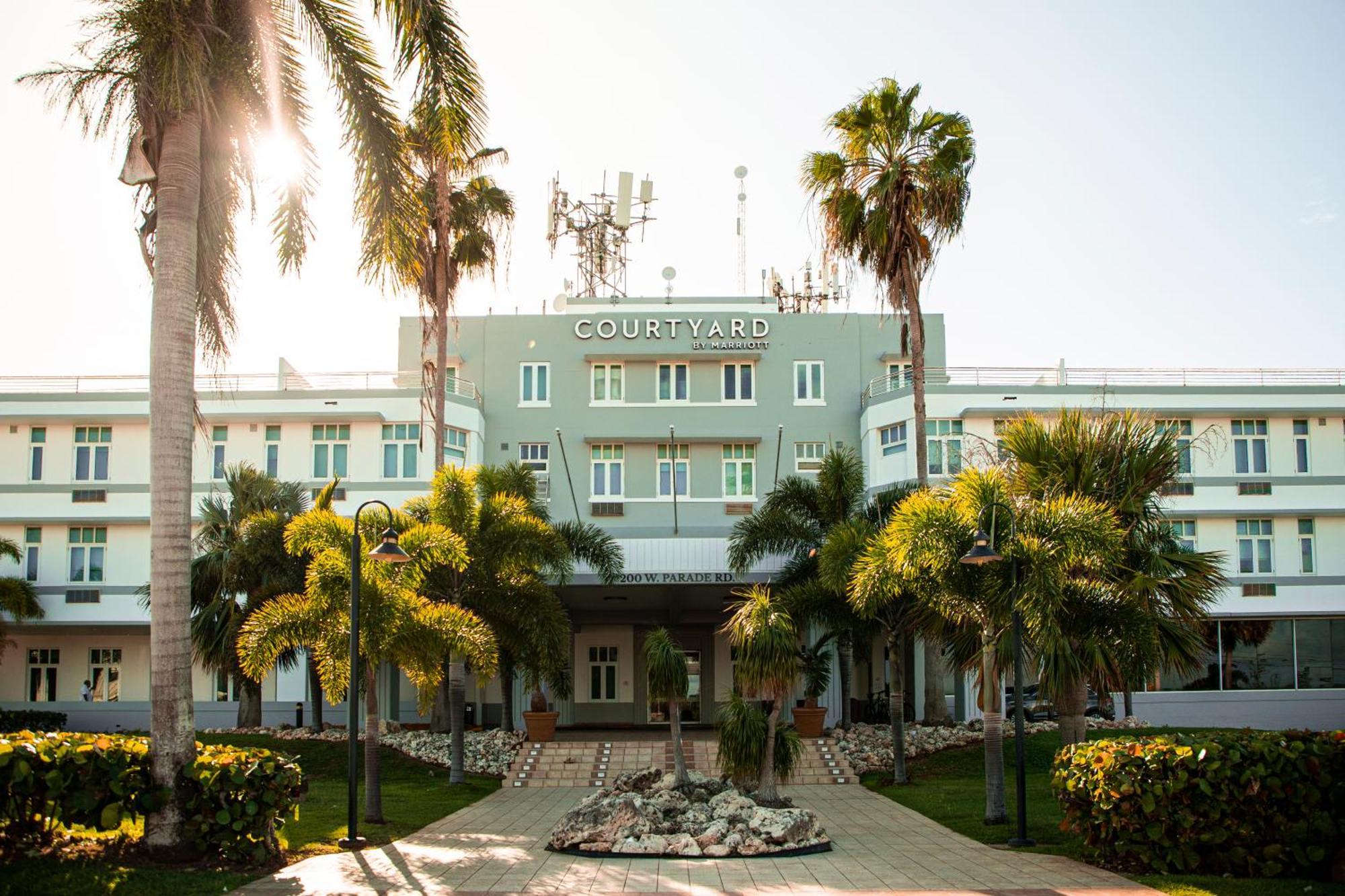 Courtyard Aguadilla Hotel Ngoại thất bức ảnh